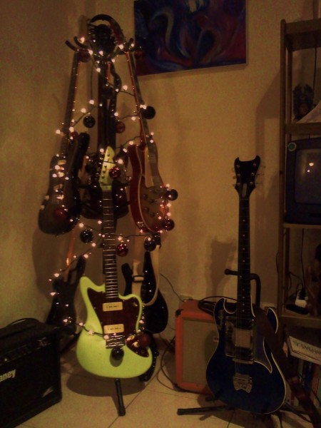 guitar-christmas-tree
